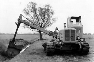B770-00000-Grabenraeummaschine_im_Einsatz B770-00000-Grabenraeummaschine_im_Einsatz