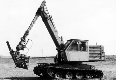 Grabenraeummaschine B771