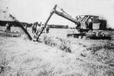 Grabenraeummaschine B771 im Einsatz Grabenraeummaschine B771 im Einsatz